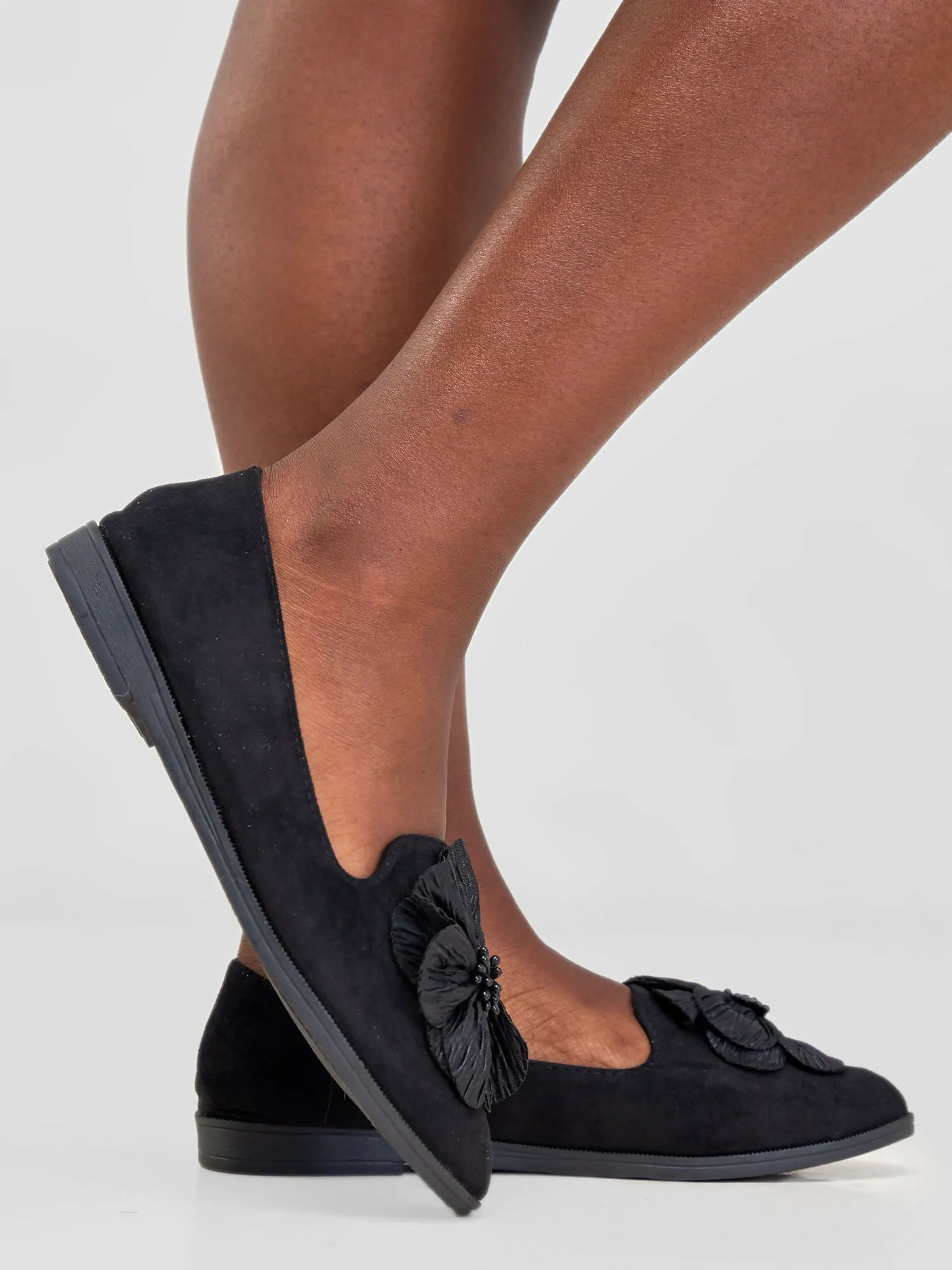 Be Unique Timeless Flowerhead Loafers - Black